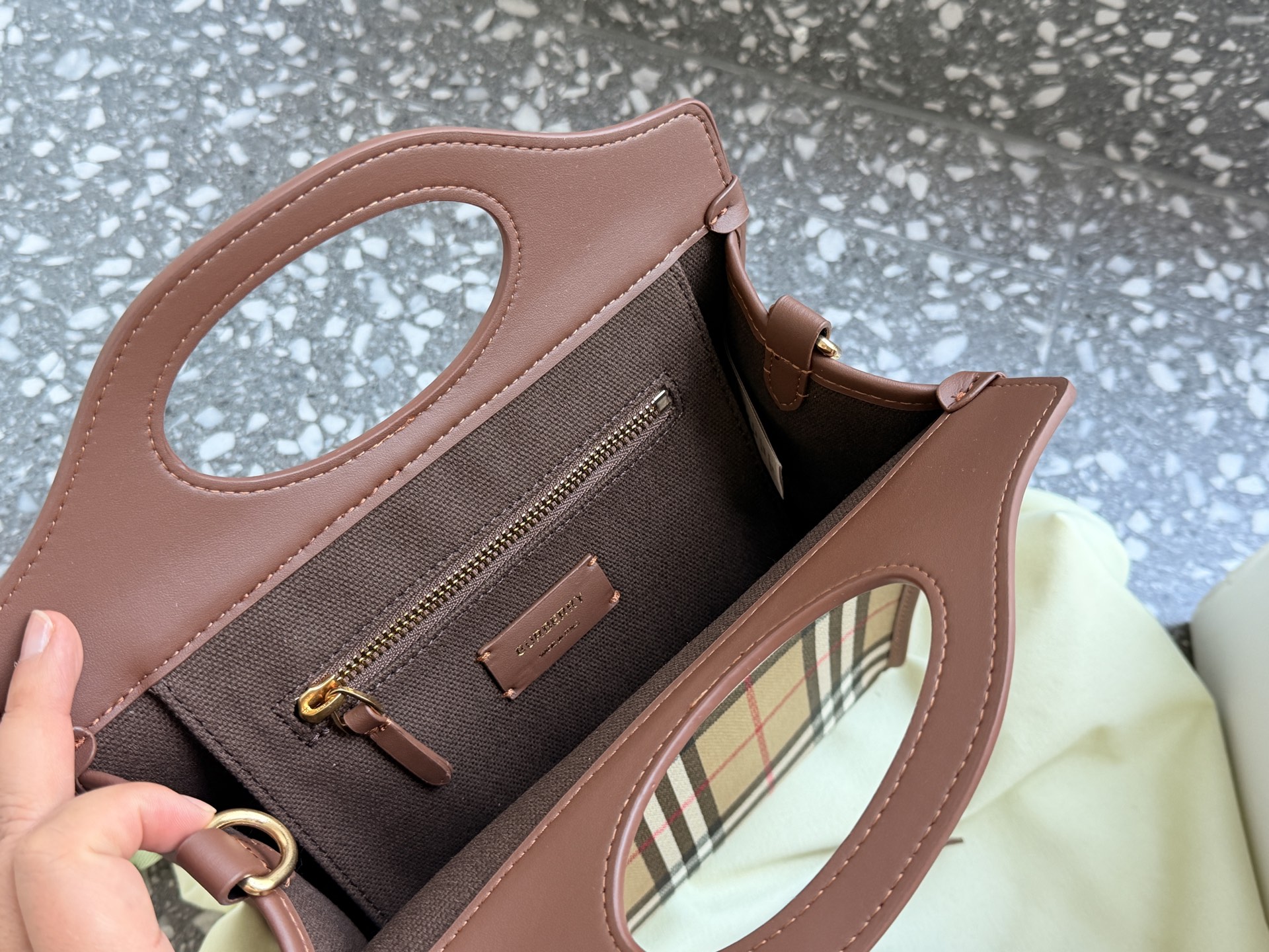 Cheap Burberry AAA Quality Handbags in 230811, $115 USD- [IB230811] - Replica Burberry AAA Quality Handbags