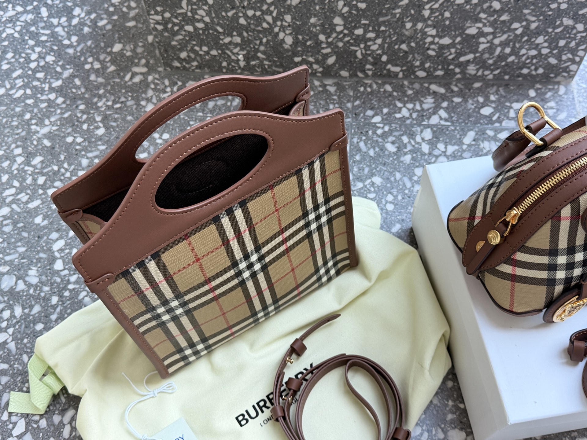 Cheap Burberry AAA Quality Handbags in 230811, $115 USD- [IB230811] - Replica Burberry AAA Quality Handbags