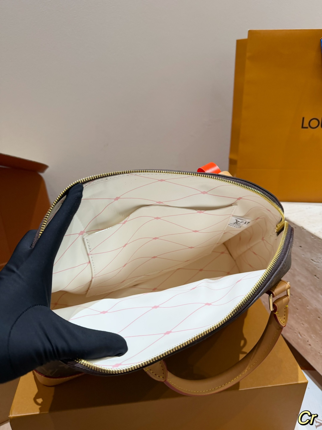 Cheap Louis Vuitton AAA Quality Handbags in 231190, $110 USD- [IB231190] - Replica Louis Vuitton AAA Quality Handbags