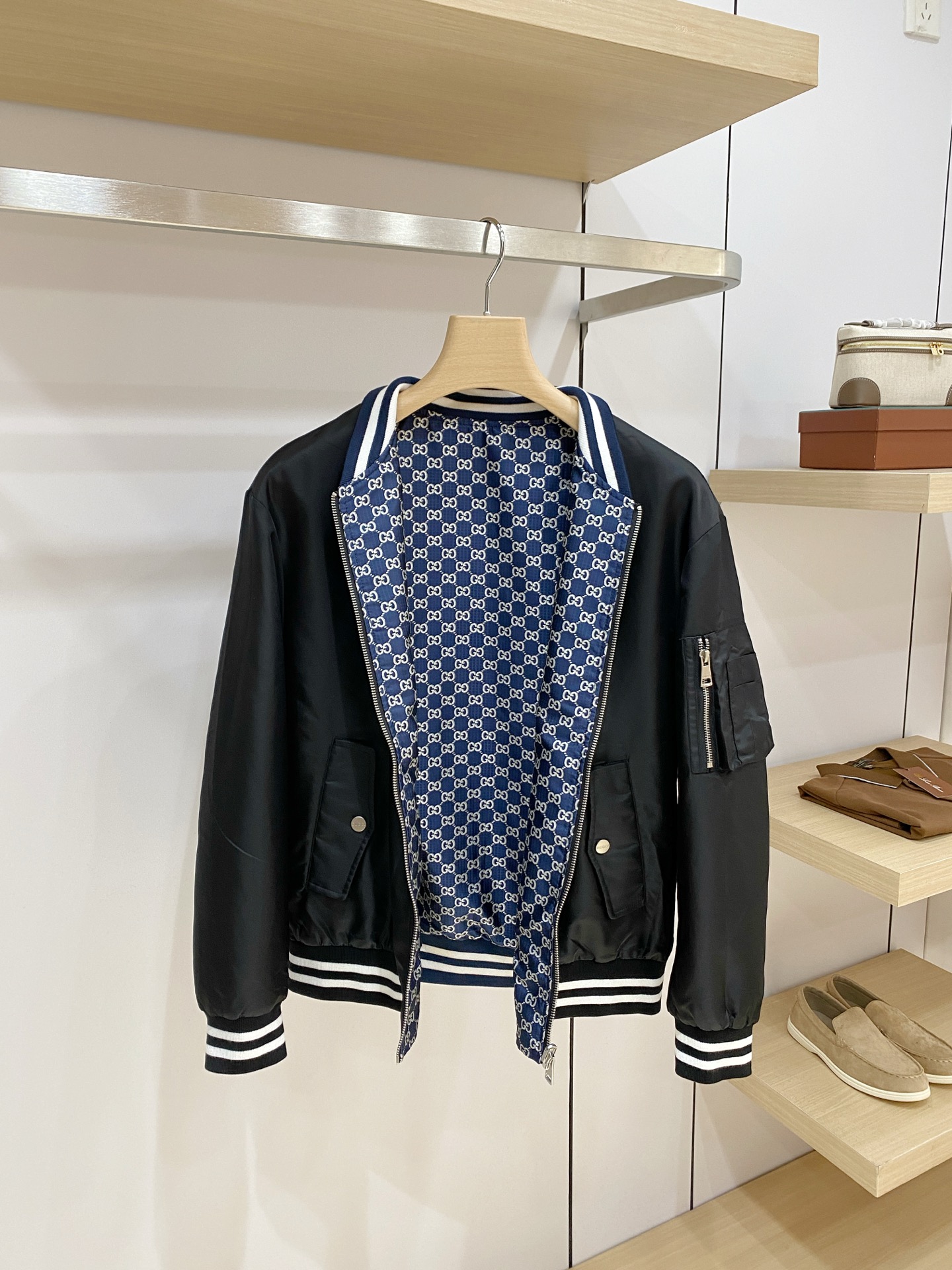 Cheap Gucci Thin Jackets For Men in 232085, $120 USD- [IB232085] - Replica Gucci Thin Jackets For Men