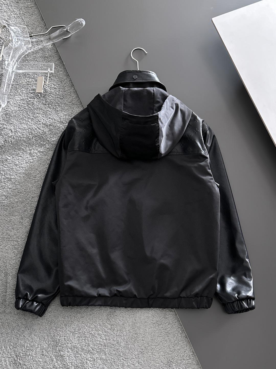 Cheap Louis Vuitton Thin Jackets For Men in 232122, $95 USD- [IB232122] - Replica Louis Vuitton Thin Jackets For Men