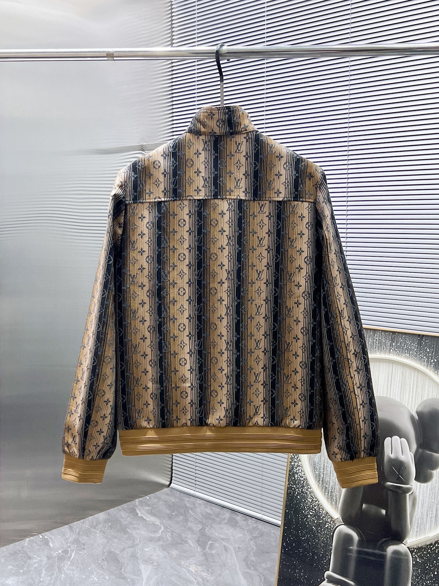 Cheap Louis Vuitton Thin Jackets For Men in 232146, $65 USD- [IB232146] - Replica Louis Vuitton Thin Jackets For Men