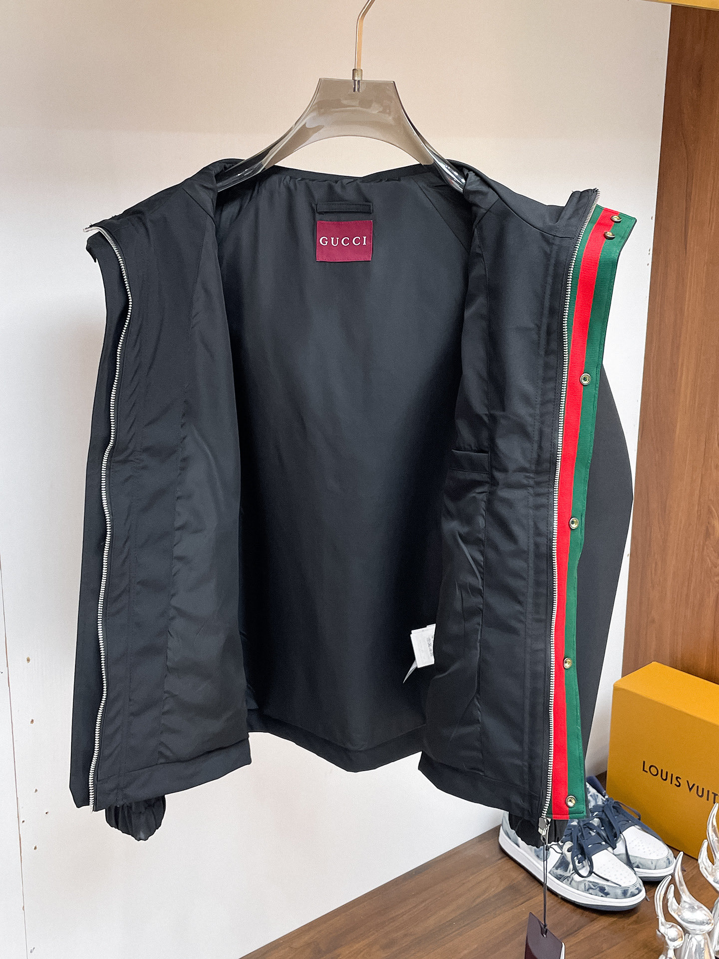 Cheap Gucci Thin Jackets For Men in 233367, $105 USD- [IB233367] - Replica Gucci Thin Jackets For Men