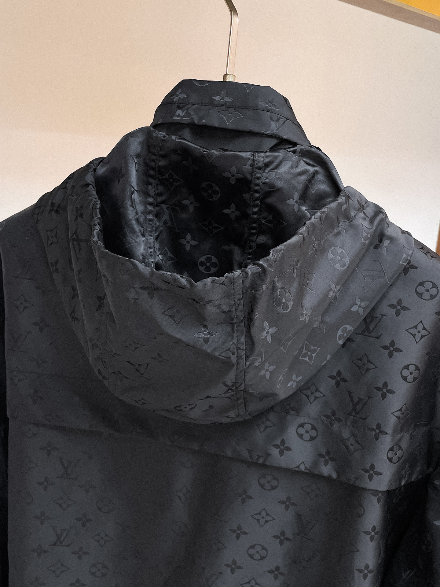 Cheap Louis Vuitton Thin Jackets For Men in 233375, $105 USD- [IB233375] - Replica Louis Vuitton Thin Jackets For Men