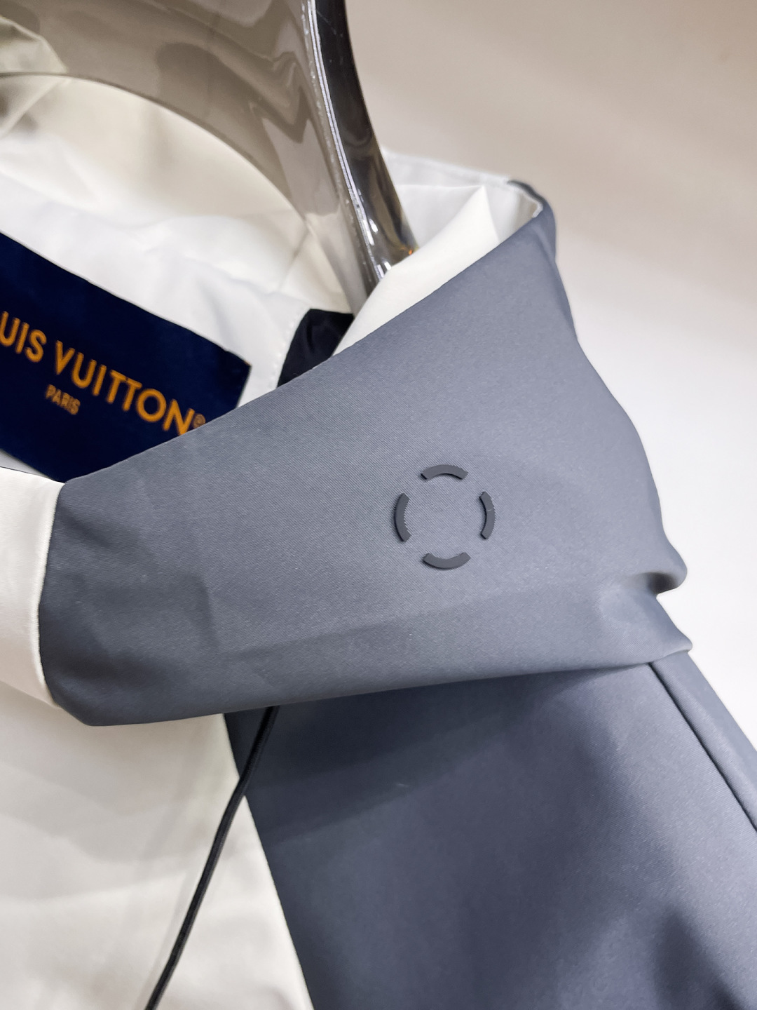 Cheap Louis Vuitton Thin Jackets For Men in 233378, $105 USD- [IB233378] - Replica Louis Vuitton Thin Jackets For Men