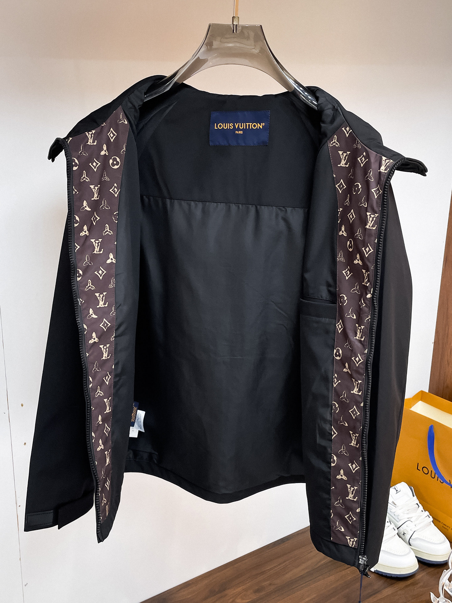 Cheap Louis Vuitton Thin Jackets For Men in 233389, $105 USD- [IB233389] - Replica Louis Vuitton Thin Jackets For Men
