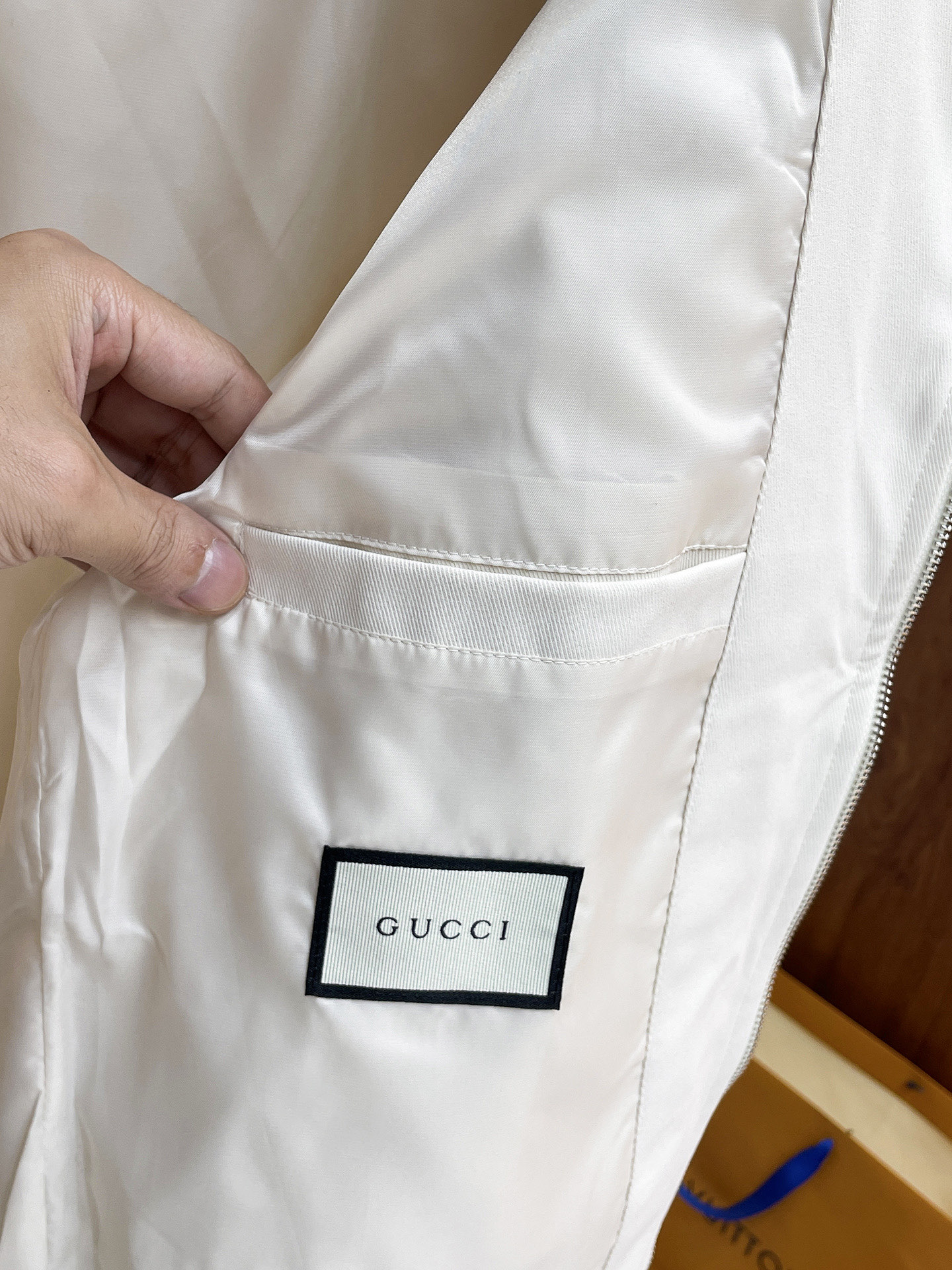 Cheap Gucci Thin Jackets For Men in 233394, $100 USD- [IB233394] - Replica Gucci Thin Jackets For Men