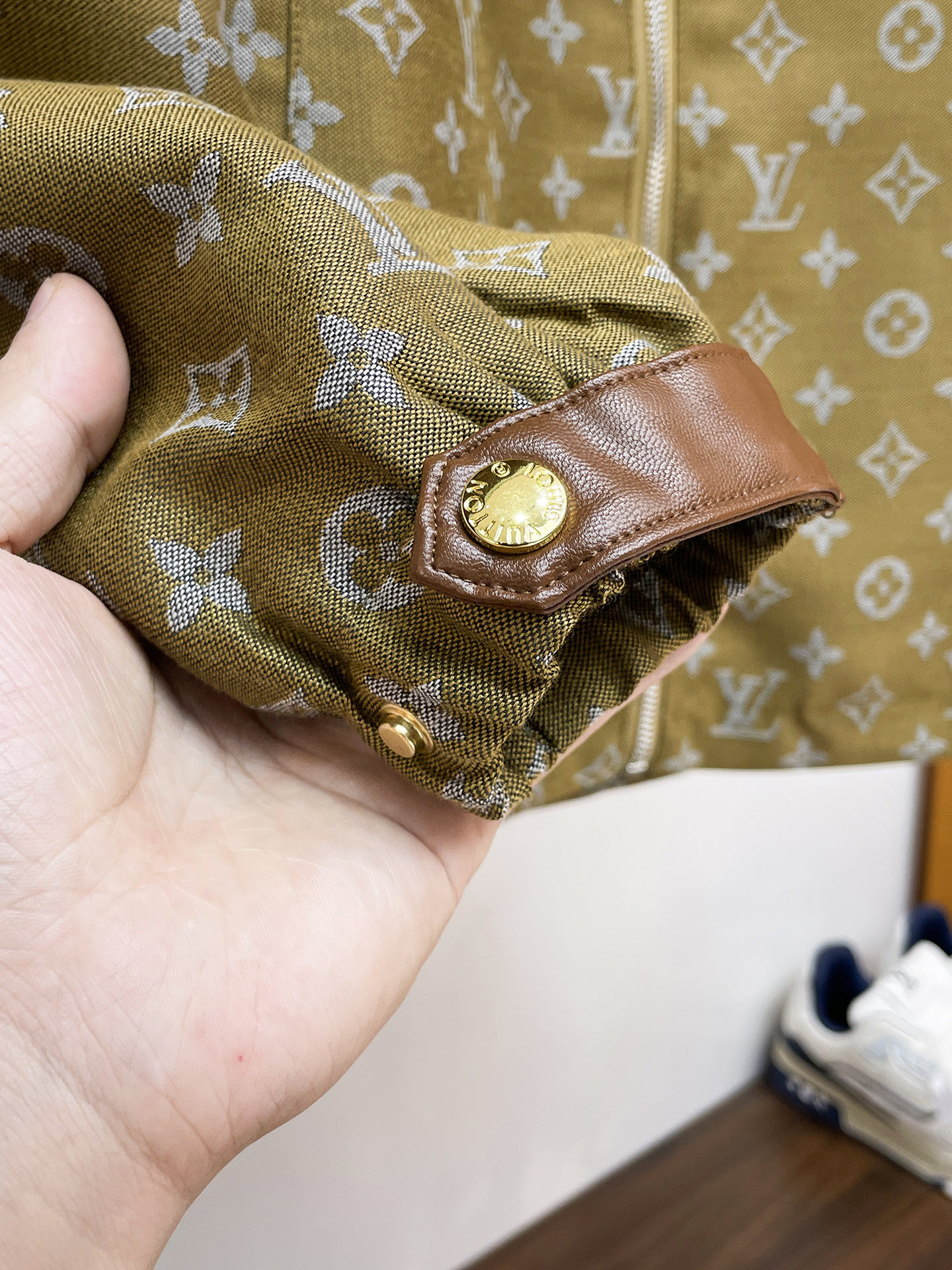 Cheap Louis Vuitton Thin Jackets For Men in 233398, $105 USD- [IB233398] - Replica Louis Vuitton Thin Jackets For Men