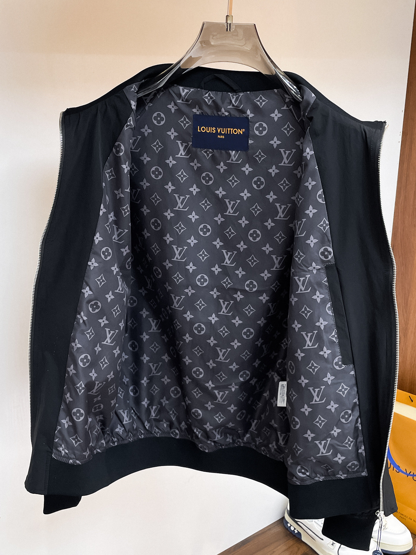 Cheap Louis Vuitton Thin Jackets For Men in 233409, $100 USD- [IB233409] - Replica Louis Vuitton Thin Jackets For Men