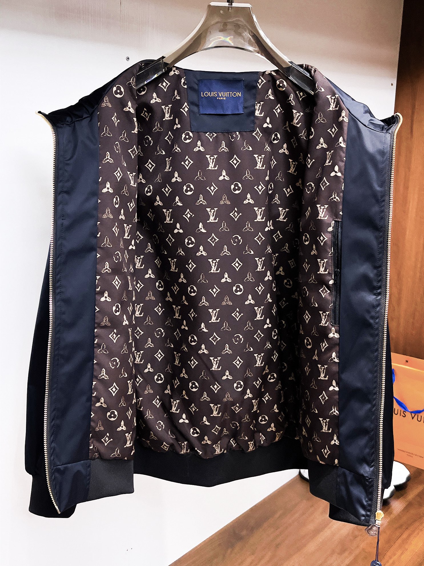 Cheap Louis Vuitton Thin Jackets For Men in 233420, $100 USD- [IB233420] - Replica Louis Vuitton Thin Jackets For Men