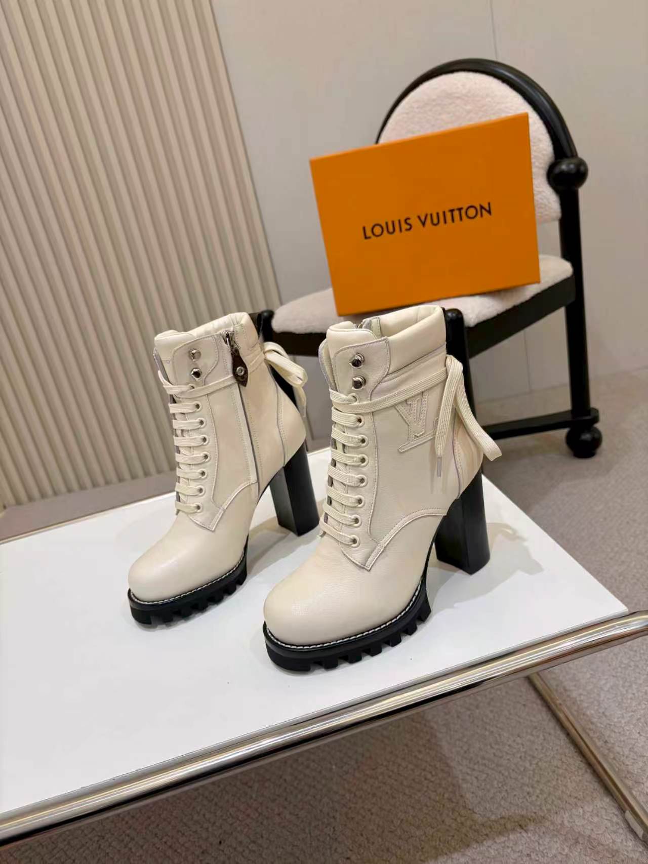 Cheap Louis Vuitton Boots For Women in 233569, $140 USD- [IB233569] - Replica Louis Vuitton Boots For Women