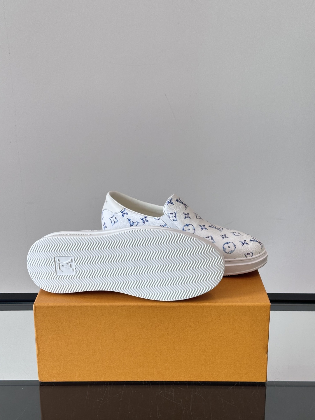 Cheap Louis Vuitton Leather Loafers For Men in 233583, $60 USD- [IB233583] - Replica Louis Vuitton Leather Loafers For Men