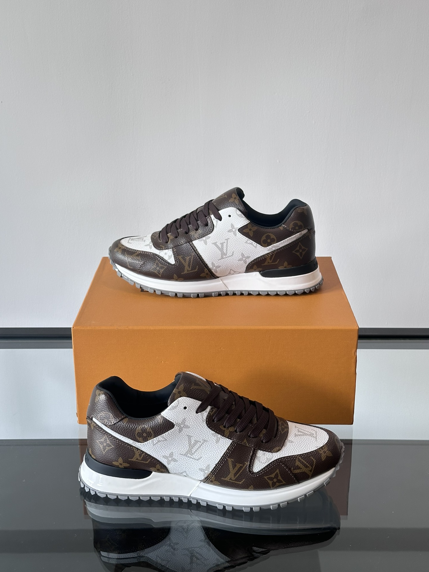 Cheap Louis Vuitton Sneakers For Men in 233610, $90 USD- [IB233610] - Replica Louis Vuitton Sneakers For Men