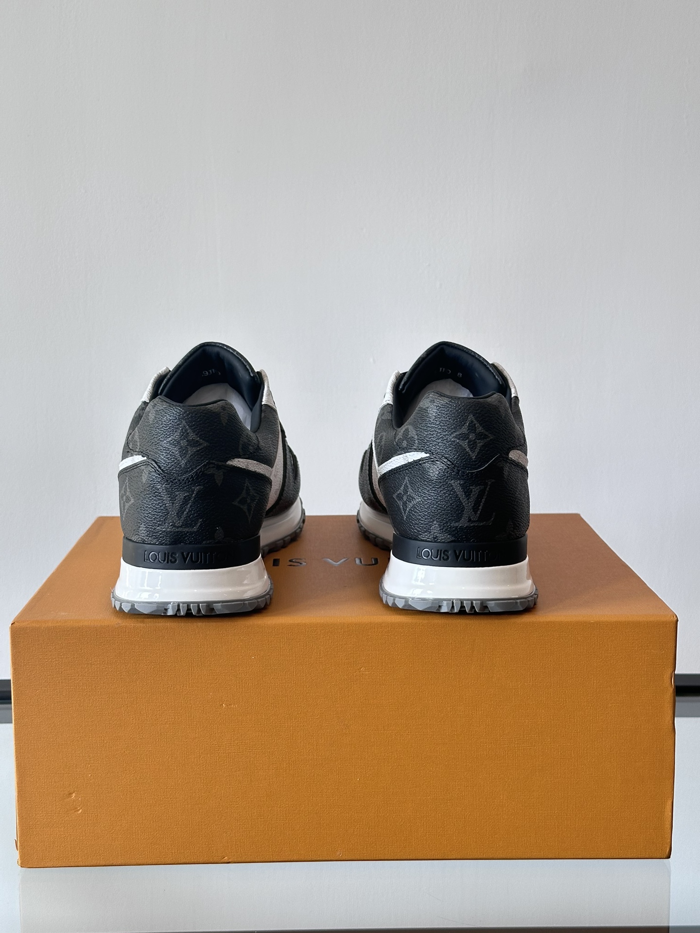 Cheap Louis Vuitton Sneakers For Men in 233611, $85 USD- [IB233611] - Replica Louis Vuitton Sneakers For Men