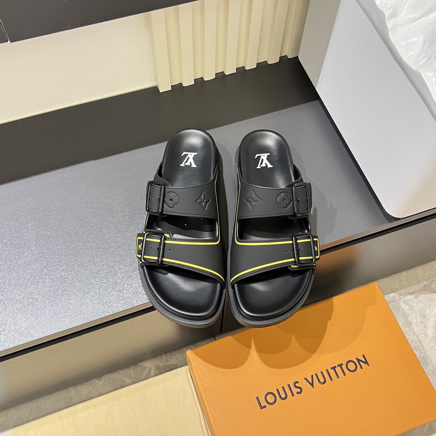 Cheap Louis Vuitton Slippers For Men in 233714, $60 USD- [IB233714] - Replica Louis Vuitton Slippers For Men