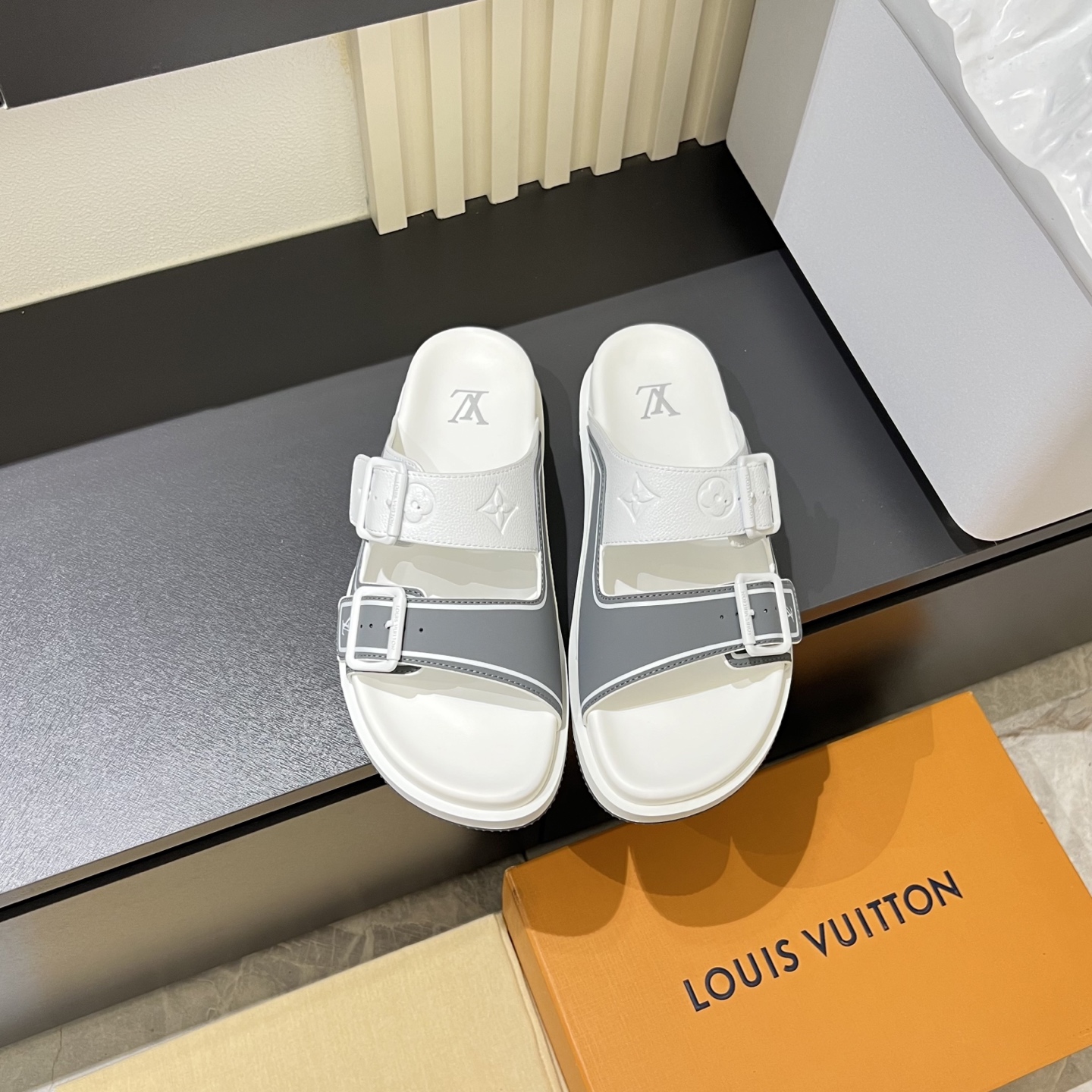 Cheap Louis Vuitton Slippers For Men in 233715, $60 USD- [IB233715] - Replica Louis Vuitton Slippers For Men