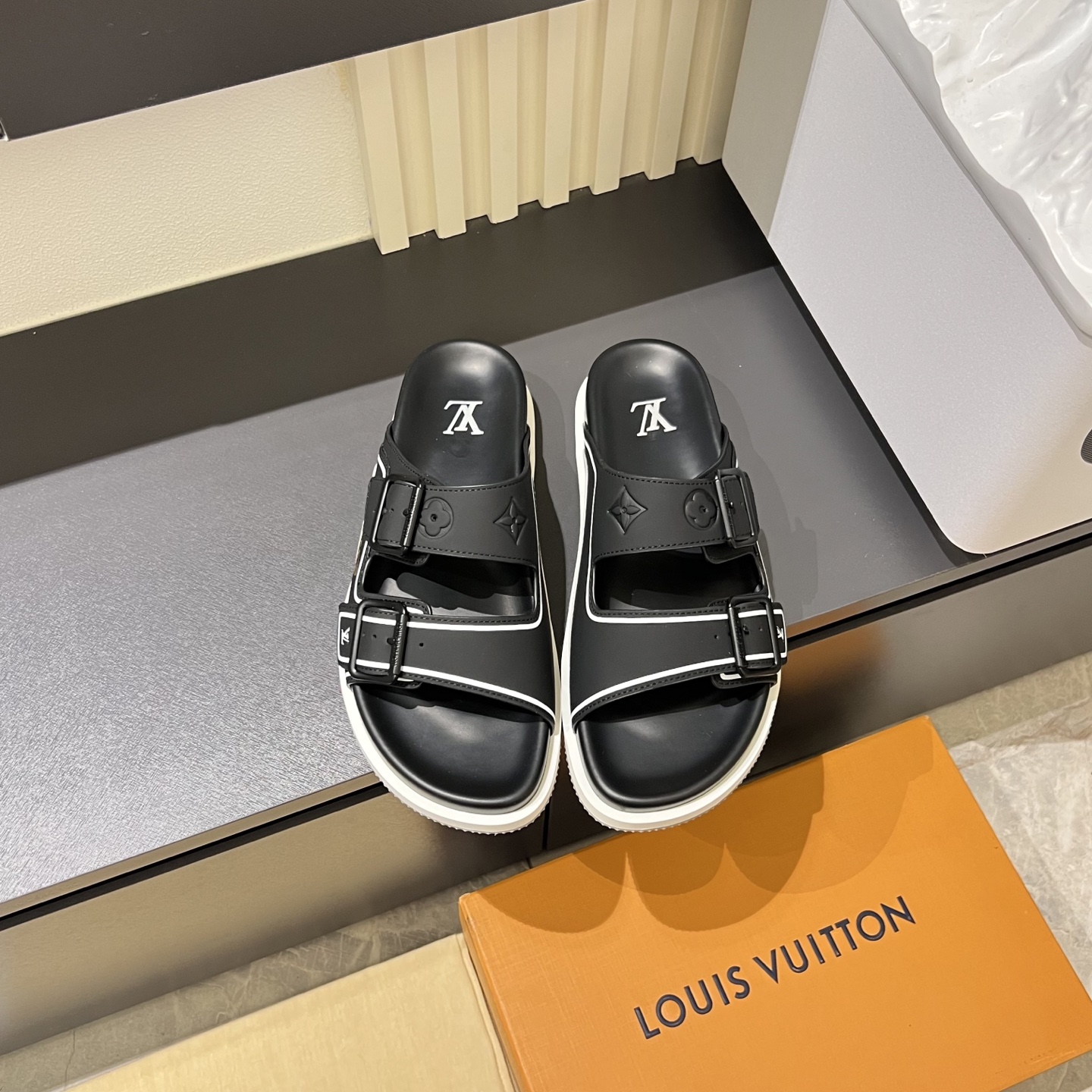 Cheap Louis Vuitton Slippers For Men in 233716, $60 USD- [IB233716] - Replica Louis Vuitton Slippers For Men