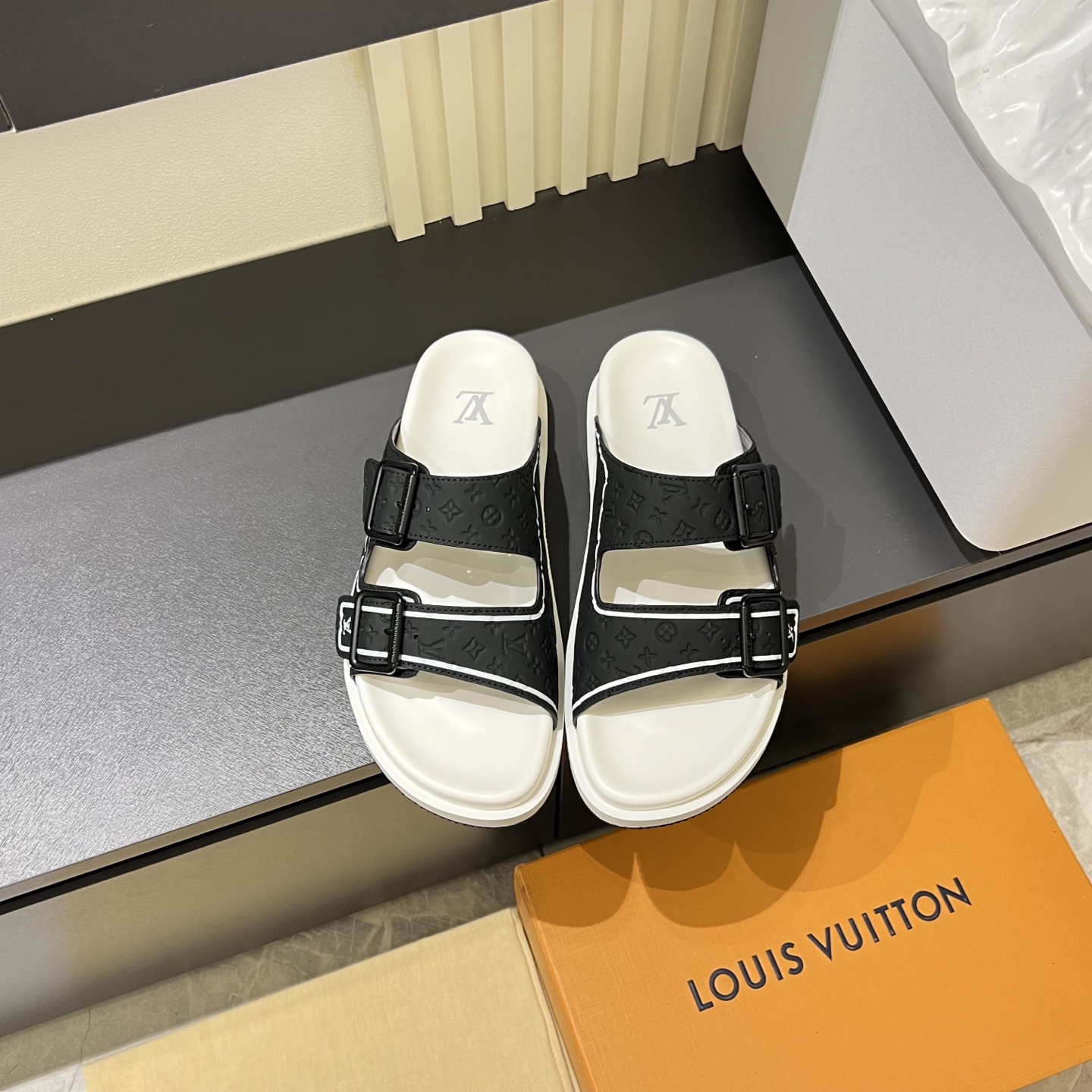 Cheap Louis Vuitton Slippers For Men in 233719, $60 USD- [IB233719] - Replica Louis Vuitton Slippers For Men