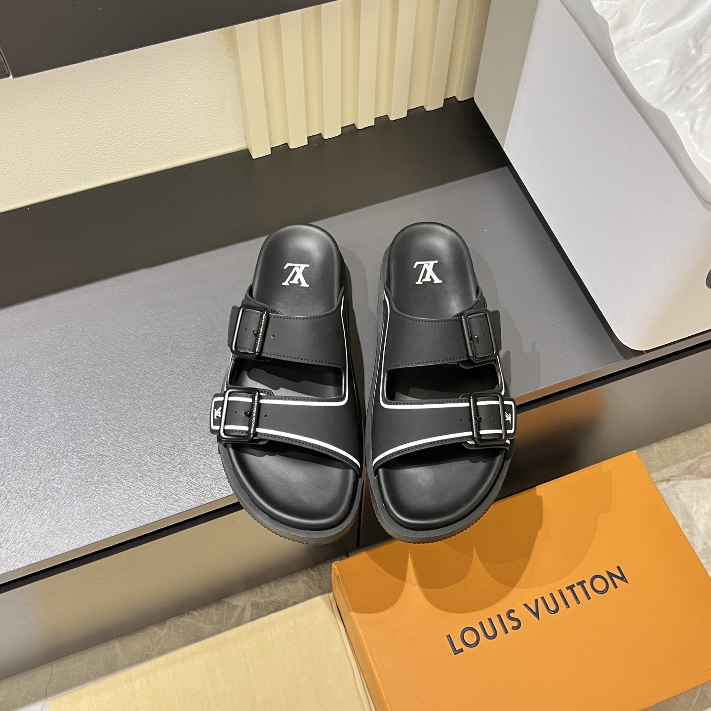 Cheap Louis Vuitton Slippers For Men in 233720, $60 USD- [IB233720] - Replica Louis Vuitton Slippers For Men