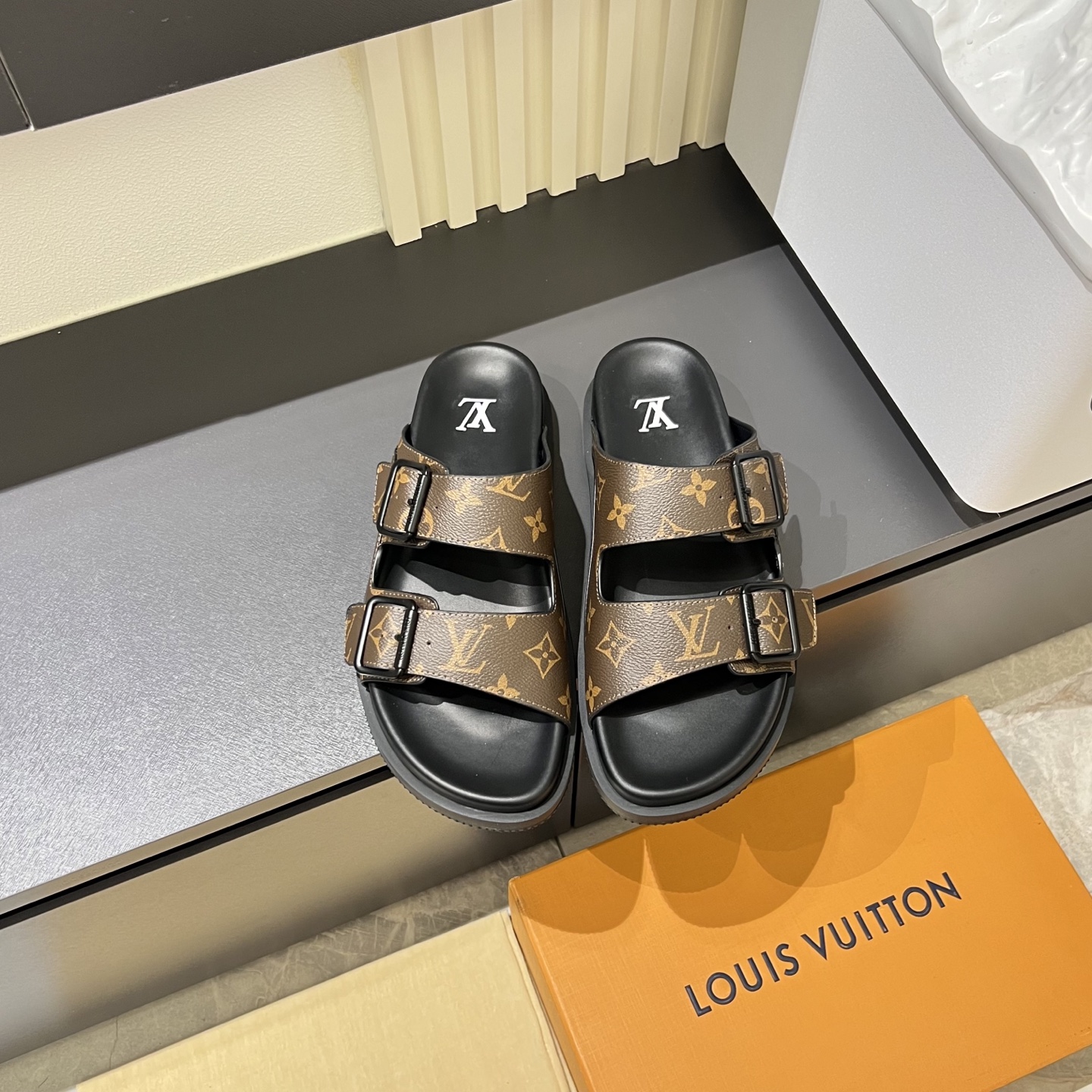 Cheap Louis Vuitton Slippers For Men in 233722, $60 USD- [IB233722] - Replica Louis Vuitton Slippers For Men