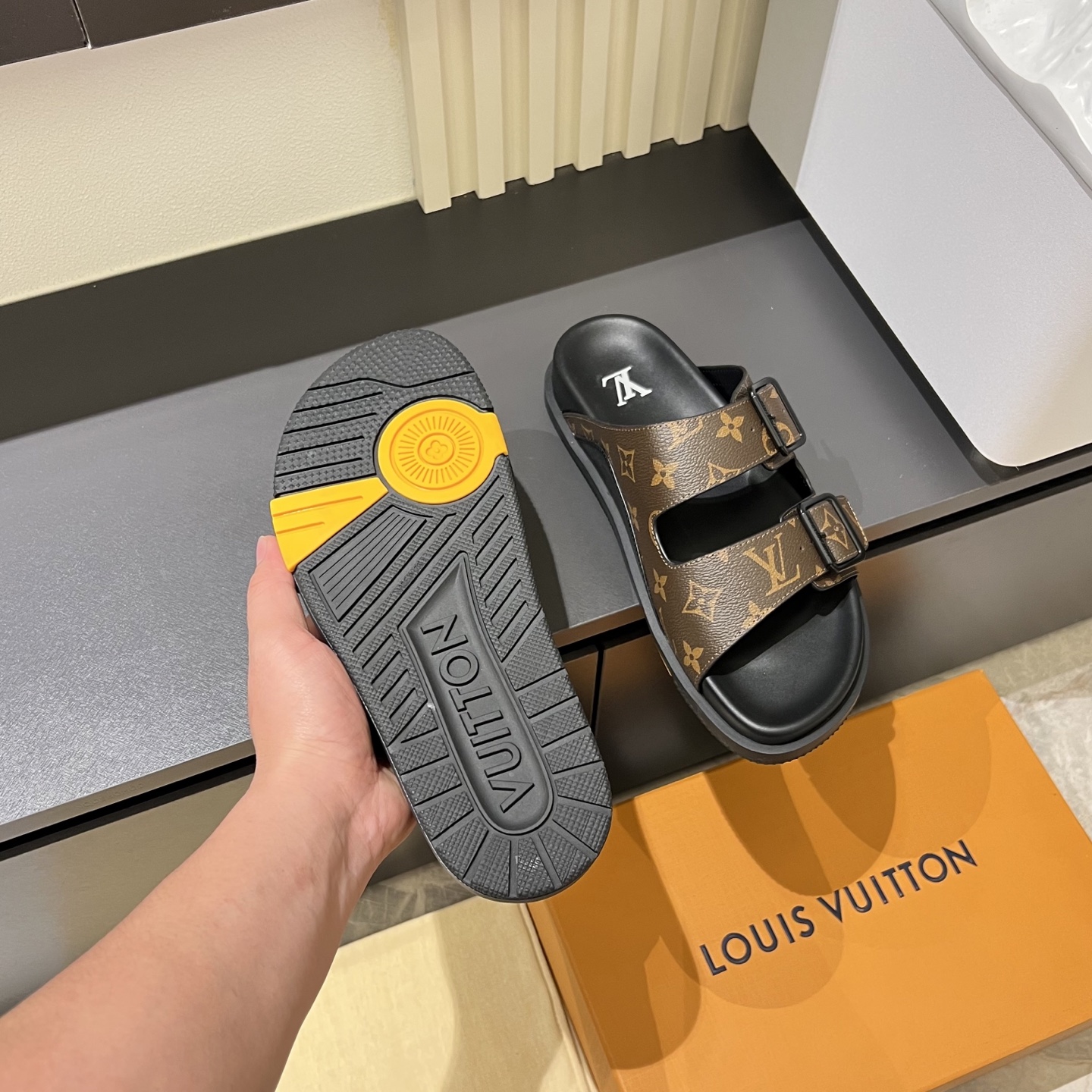 Cheap Louis Vuitton Slippers For Men in 233722, $60 USD- [IB233722] - Replica Louis Vuitton Slippers For Men