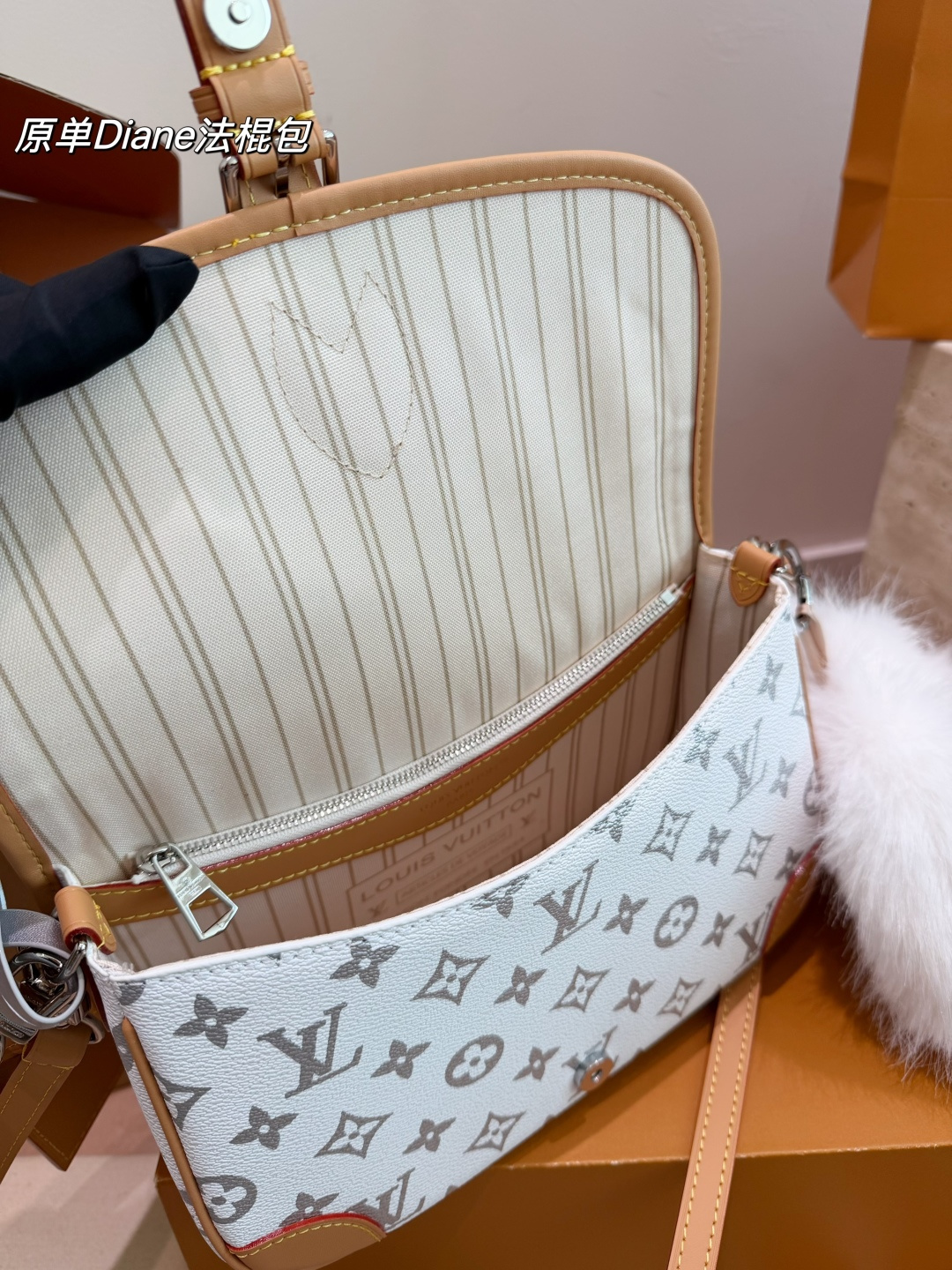 Cheap Louis Vuitton AAA Quality Handbags in 234098, $65 USD- [IB234098] - Replica Louis Vuitton AAA Quality Handbags