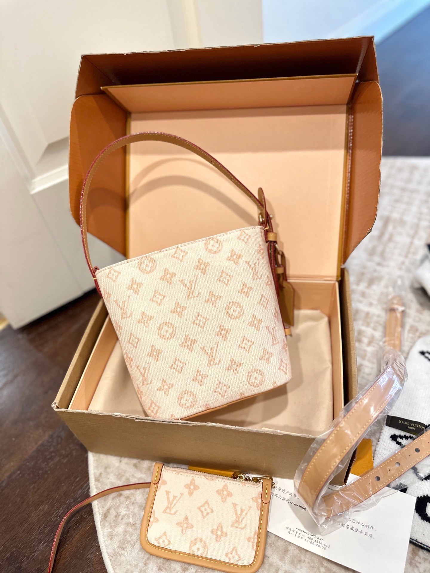 Cheap Louis Vuitton AAA Quality Handbags in 234099, $50 USD- [IB234099] - Replica Louis Vuitton AAA Quality Handbags