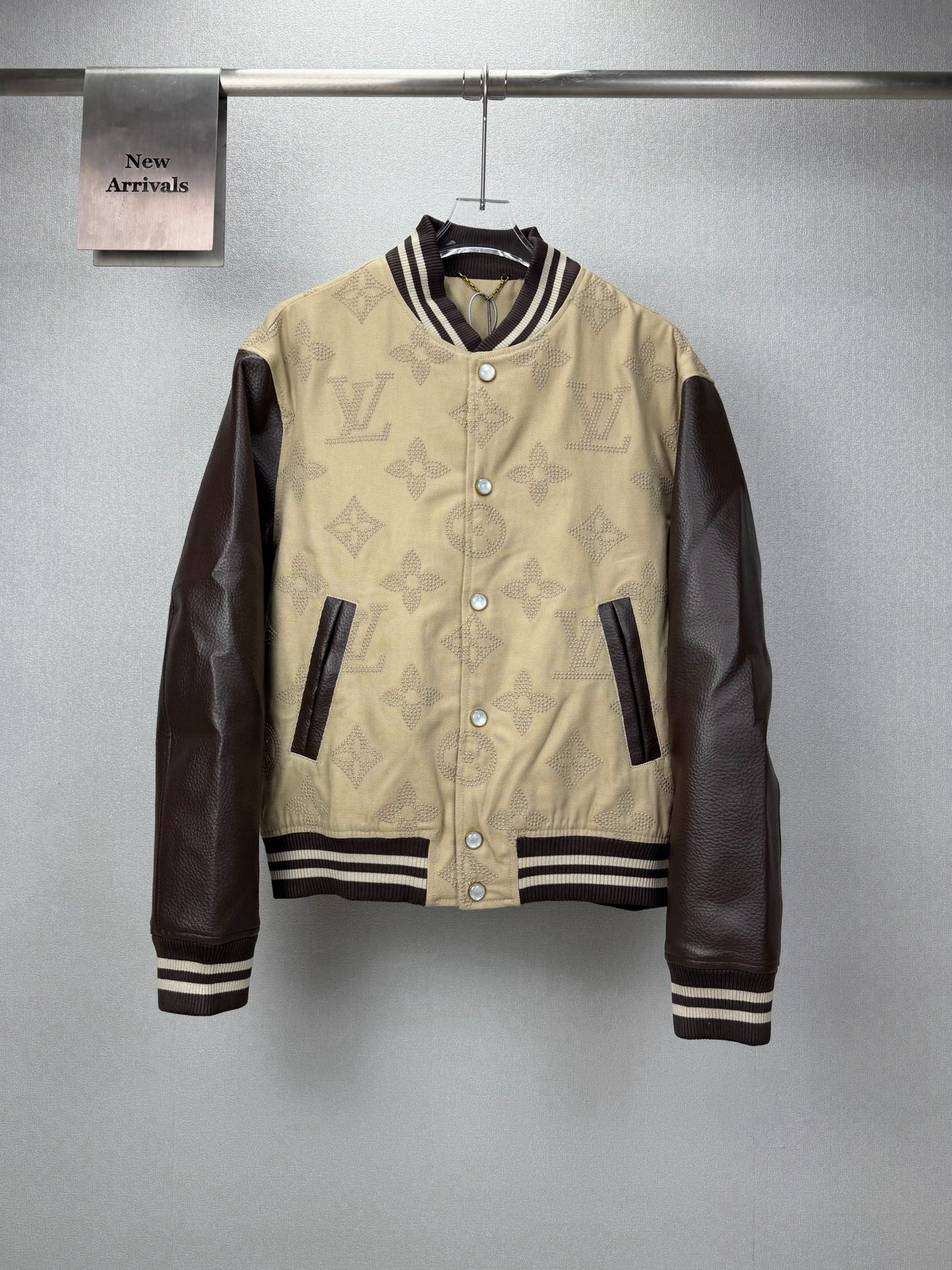 Cheap Louis Vuitton Thin Jackets For Men in 234229, $145 USD- [IB234229] - Replica Louis Vuitton Thin Jackets For Men