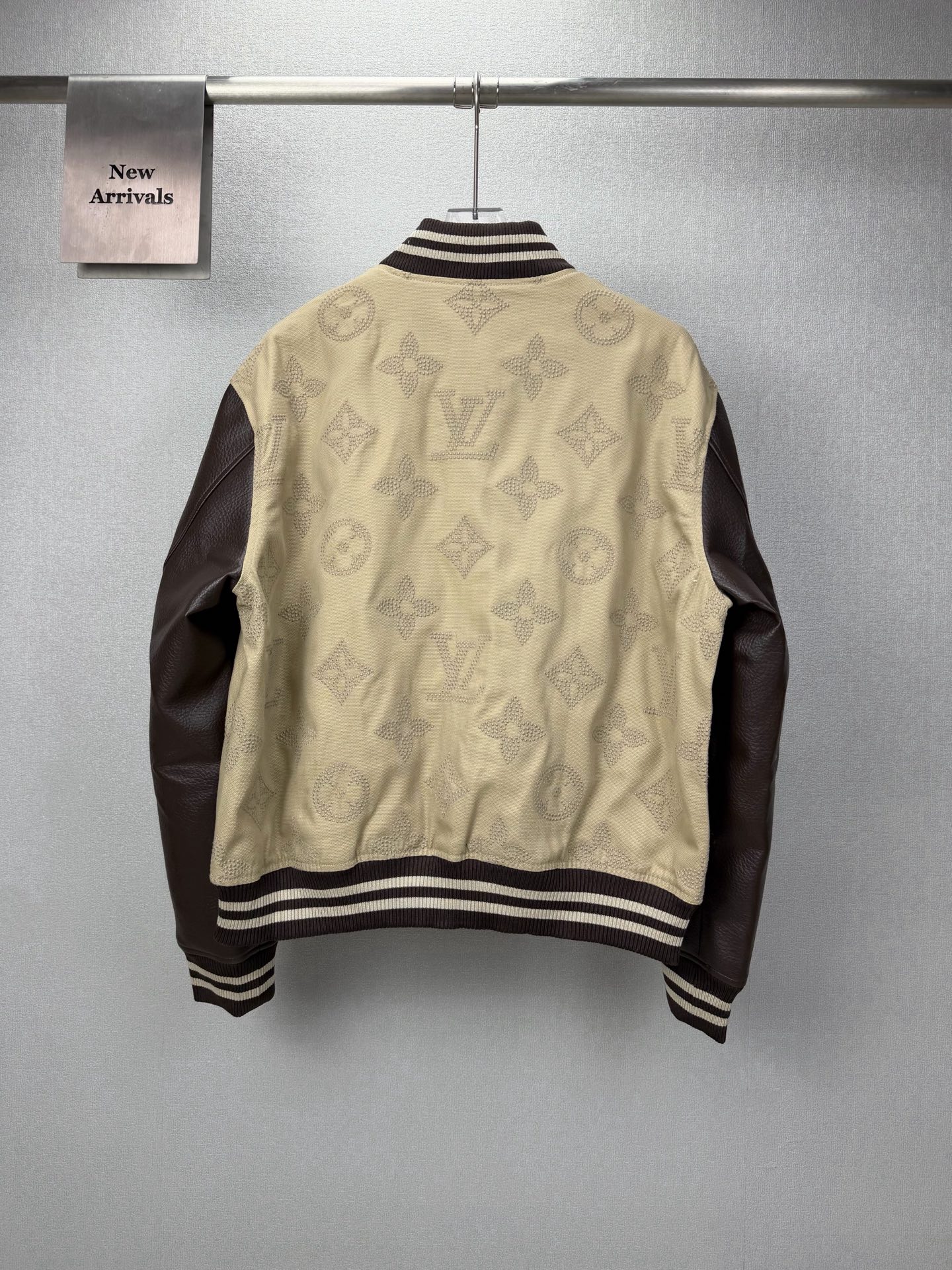 Cheap Louis Vuitton Thin Jackets For Men in 234229, $145 USD- [IB234229] - Replica Louis Vuitton Thin Jackets For Men