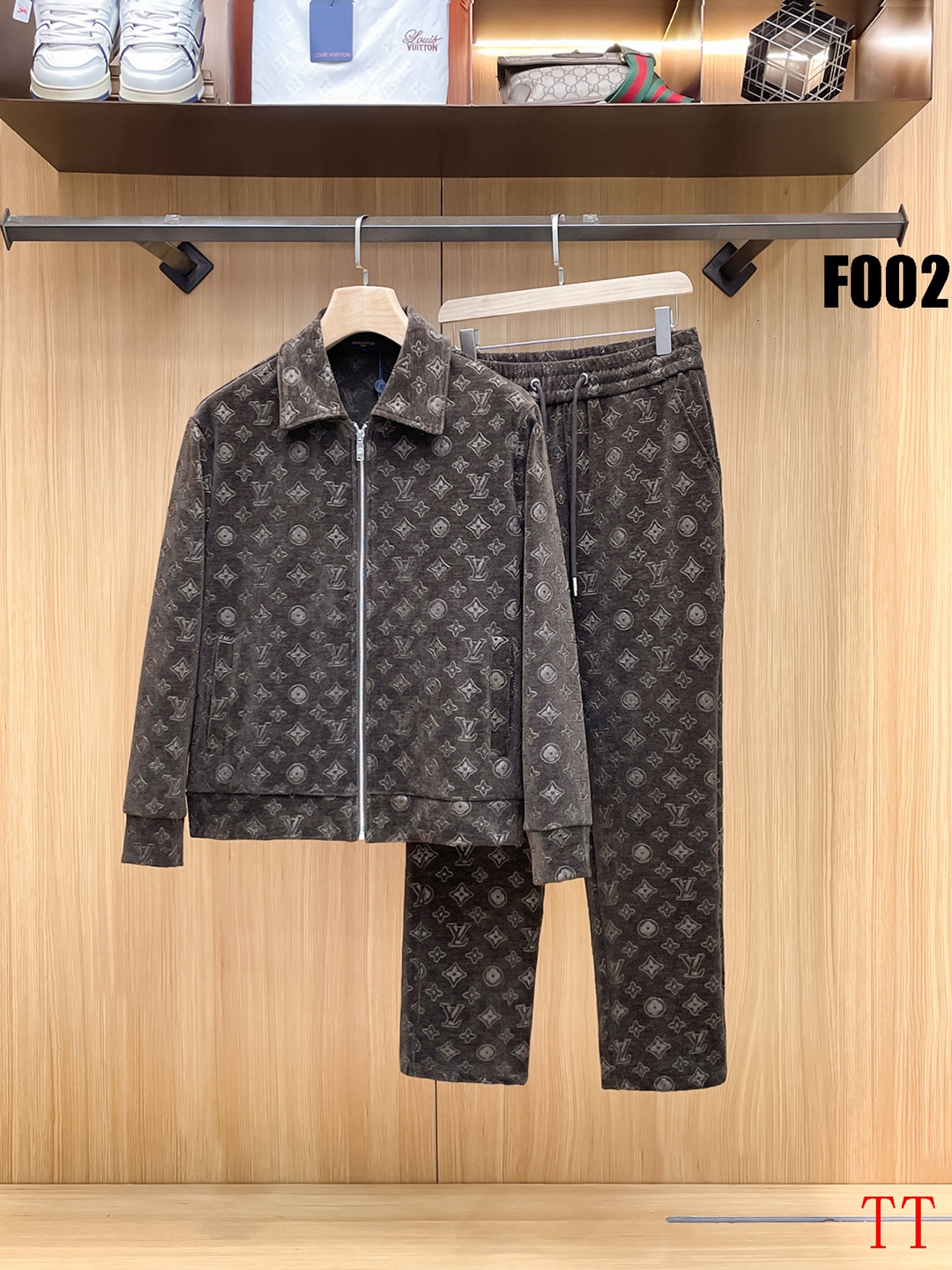 Cheap Louis Vuitton Tracksuits for Men in 234741, $105 USD- [IB234741] - Replica Louis Vuitton Tracksuits for Men