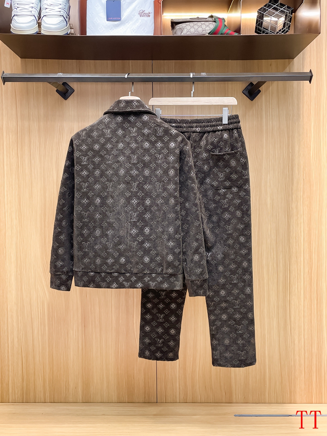 Cheap Louis Vuitton Tracksuits for Men in 234741, $105 USD- [IB234741] - Replica Louis Vuitton Tracksuits for Men