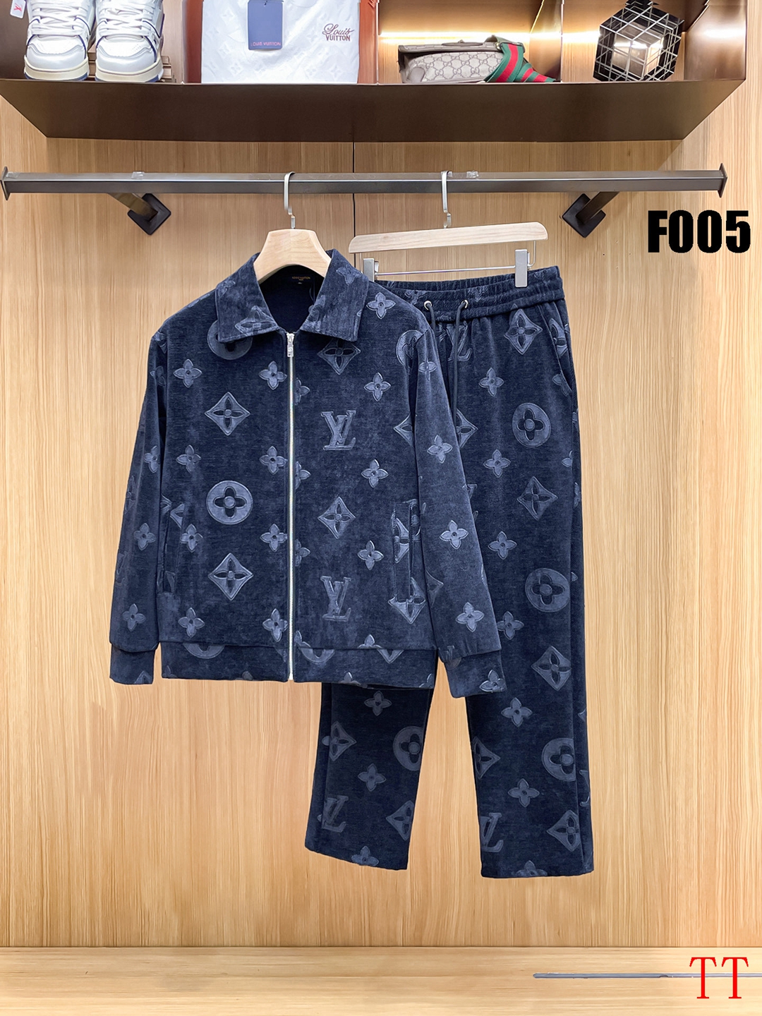 Cheap Louis Vuitton Tracksuits for Men in 234742, $105 USD- [IB234742] - Replica Louis Vuitton Tracksuits for Men