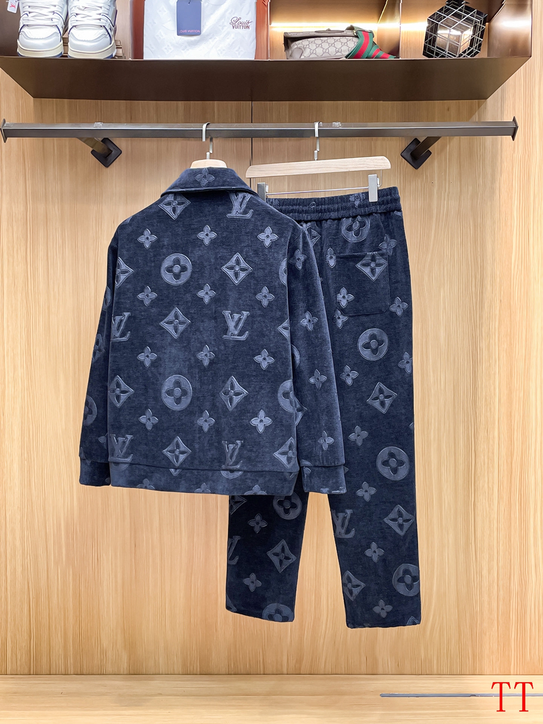 Cheap Louis Vuitton Tracksuits for Men in 234742, $105 USD- [IB234742] - Replica Louis Vuitton Tracksuits for Men