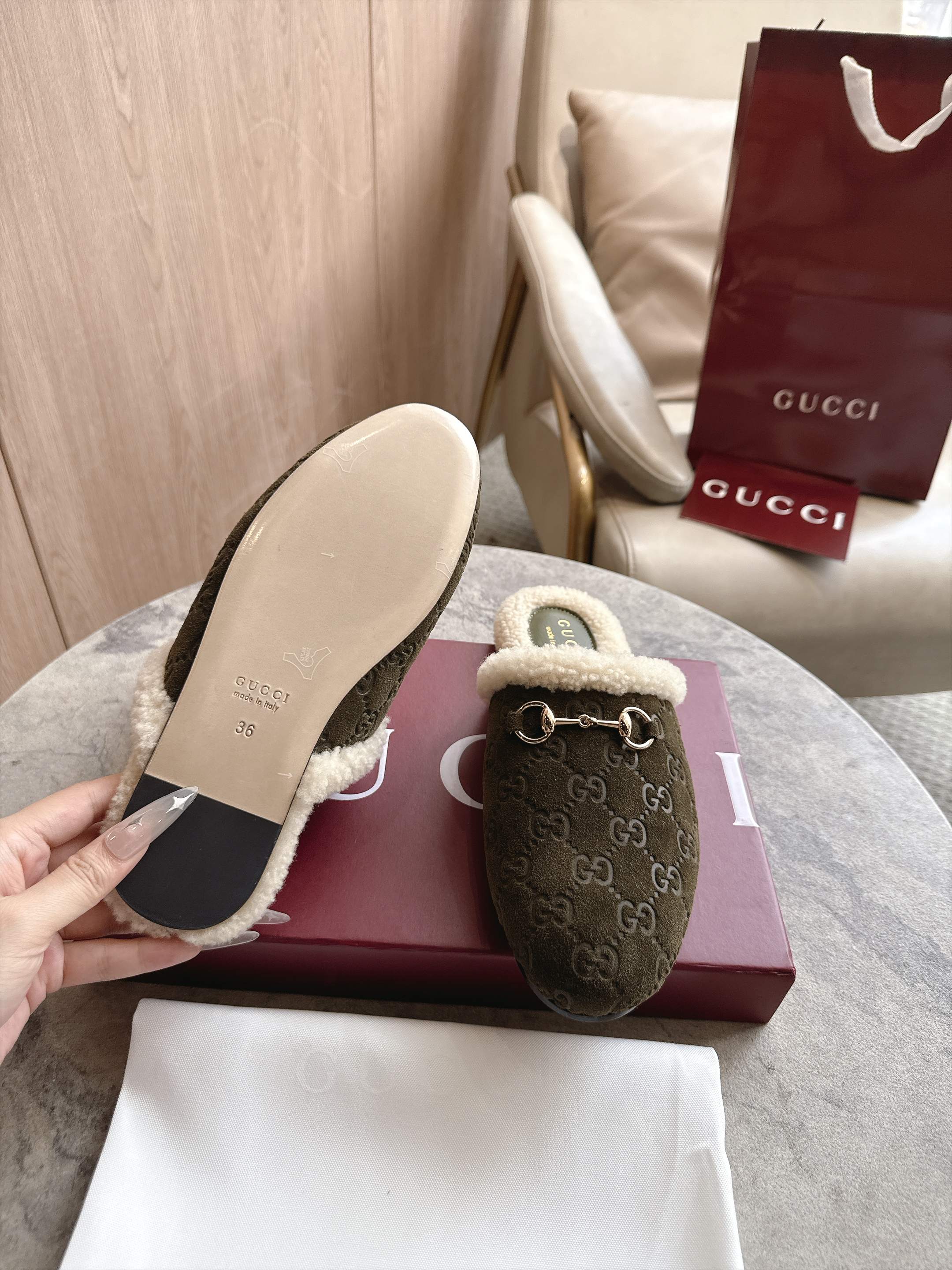 Cheap Gucci Slippers For Women in 235703, $80 USD- [IB235703] - Replica Gucci Slippers For Women