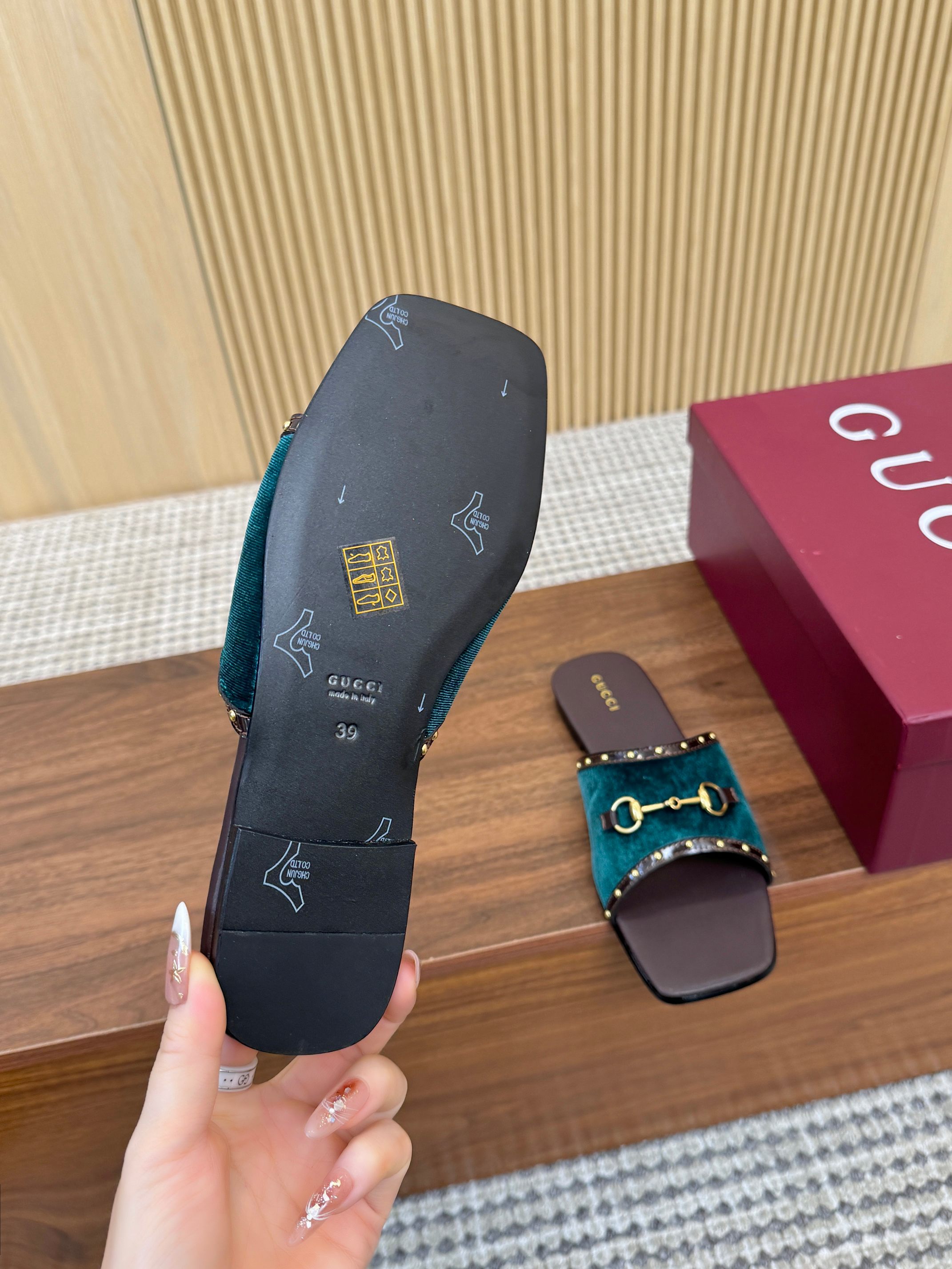 Cheap Gucci Slippers For Women in 235735, $70 USD- [IB235735] - Replica Gucci Slippers For Women