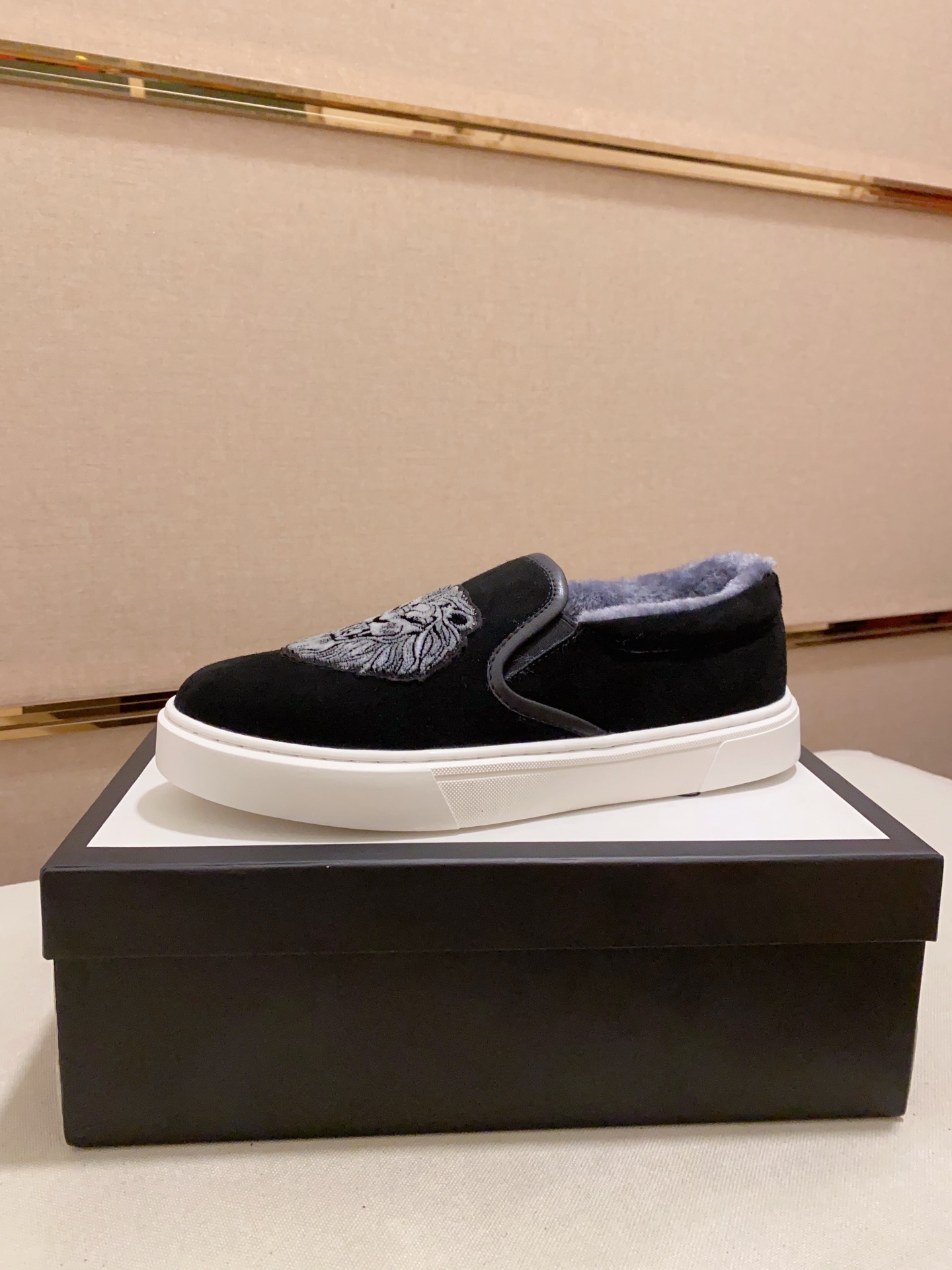 Cheap Gucci Loafers And Drivers For Men in 235932, $65 USD- [IB235932] - Replica Gucci Loafers And Drivers For Men