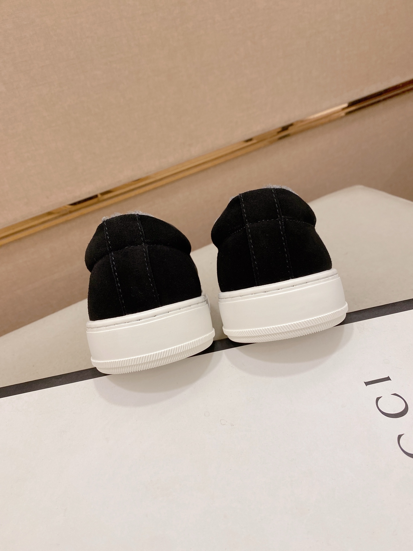 Cheap Gucci Loafers And Drivers For Men in 235949, $70 USD- [IB235949] - Replica Gucci Loafers And Drivers For Men
