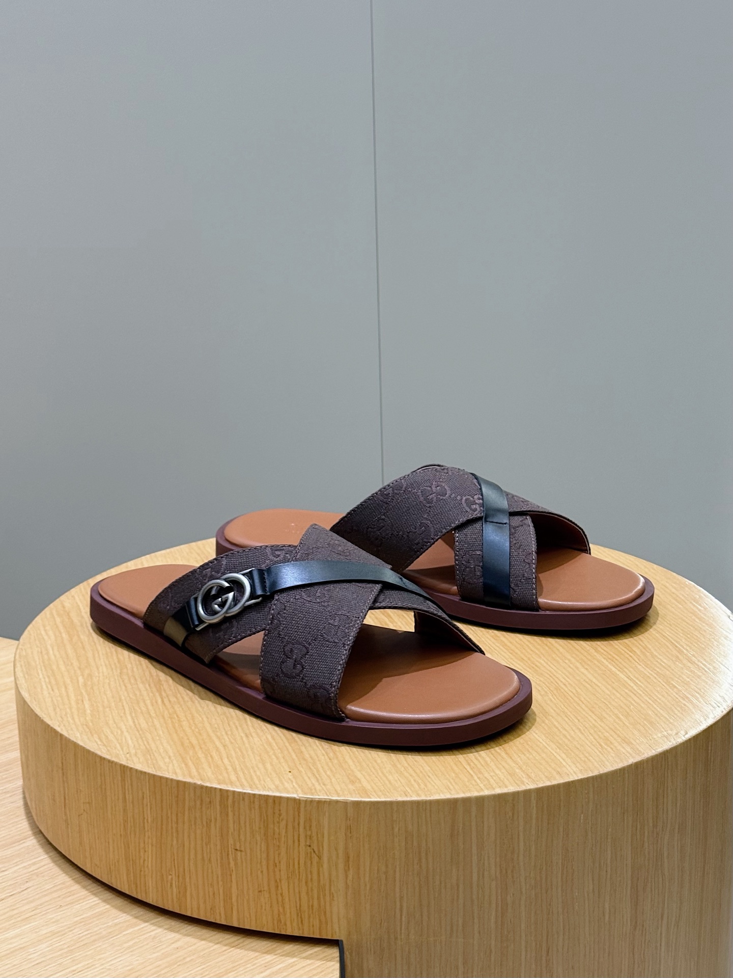 Cheap Gucci Slippers For Men in 236049, $55 USD- [IB236049] - Replica Gucci Slippers For Men